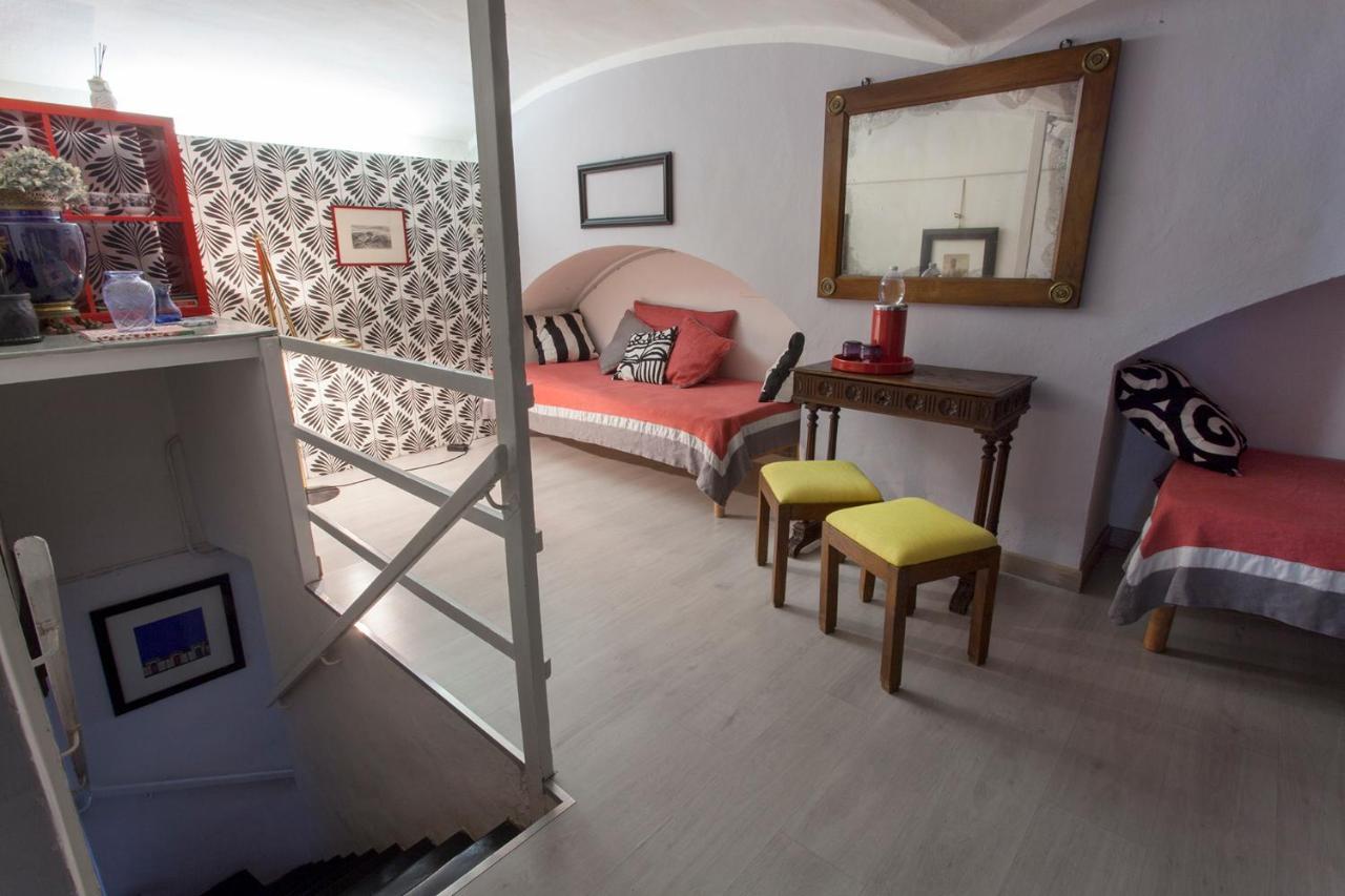 Family Room - Attic,1067925817:JPEG